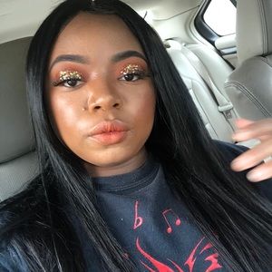 Meet your Posher, Mia